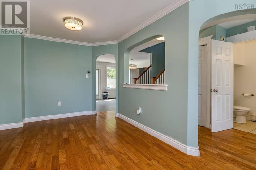 64 Surrey Way — photo 14 of 40