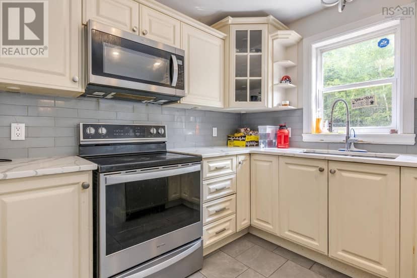 64 Surrey Way — photo 19 of 40