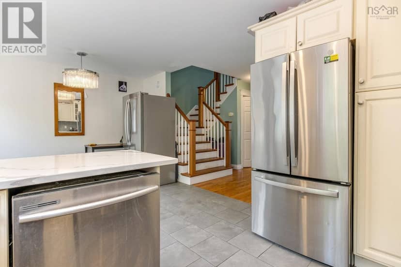 64 Surrey Way — photo 21 of 40