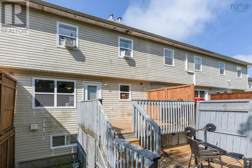64 Surrey Way — photo 3 of 40