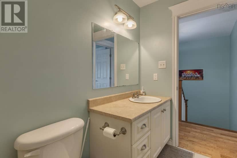 64 Surrey Way — photo 36 of 40