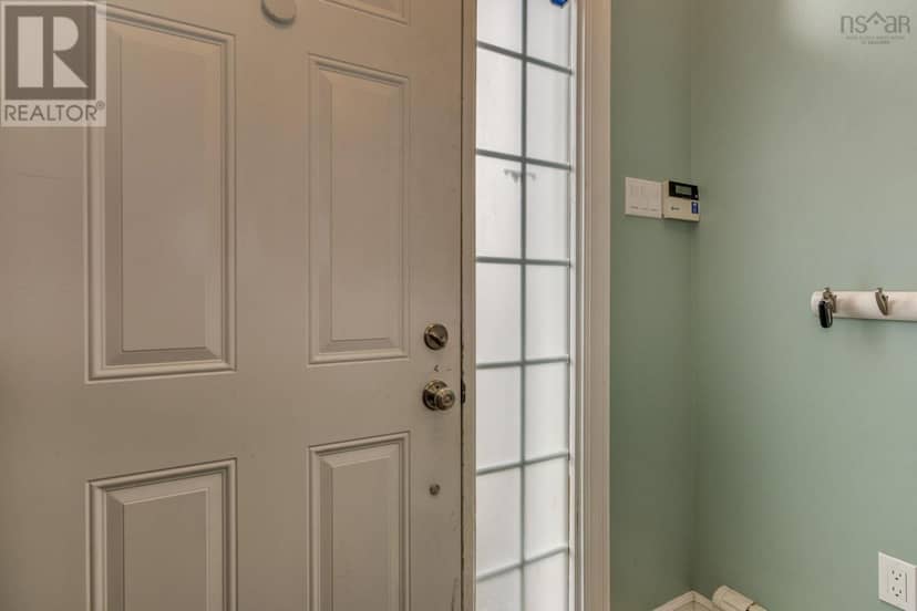 64 Surrey Way — photo 5 of 40