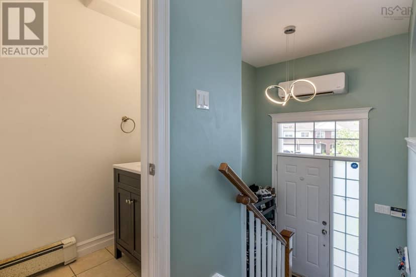 64 Surrey Way — photo 7 of 40
