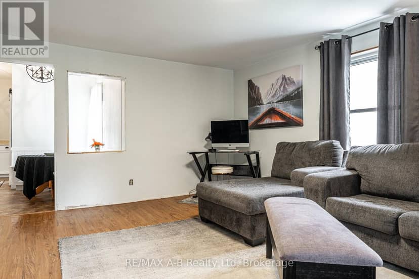158 James Street N — photo 15 of 40