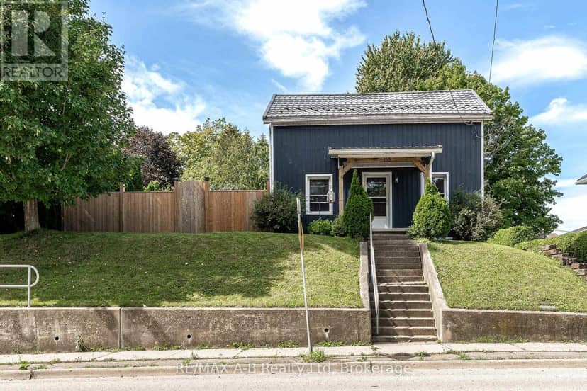 158 James Street N — photo 2 of 40