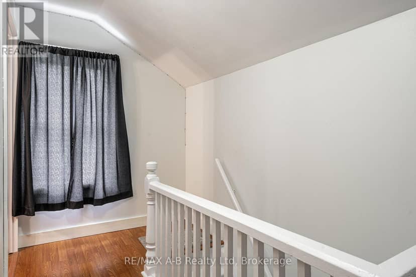 158 James Street N — photo 23 of 40