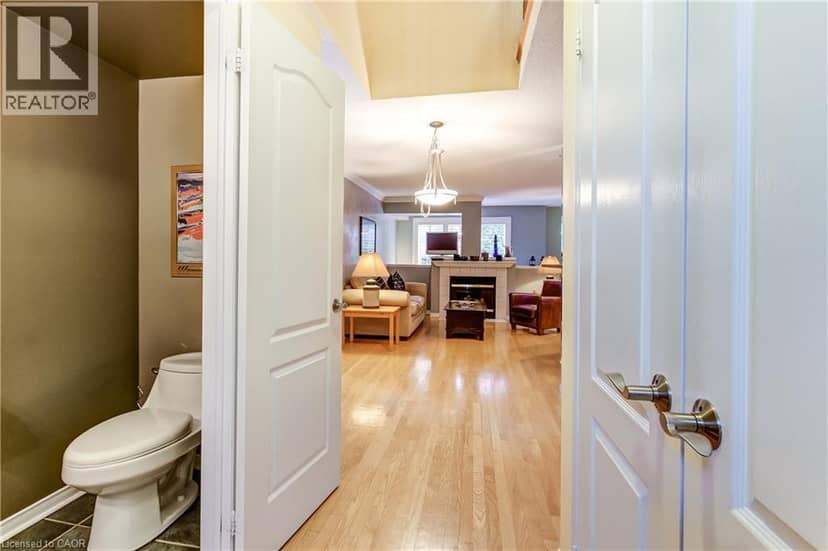 1084 W QUEEN Street W Unit# 8B — photo 7 of 36