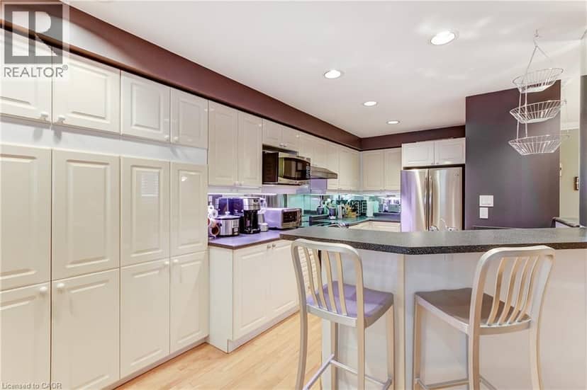 1084 W QUEEN Street W Unit# 8B — photo 16 of 36