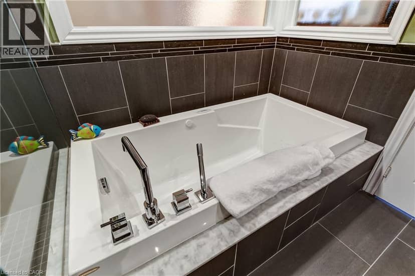 1084 W QUEEN Street W Unit# 8B — photo 27 of 36