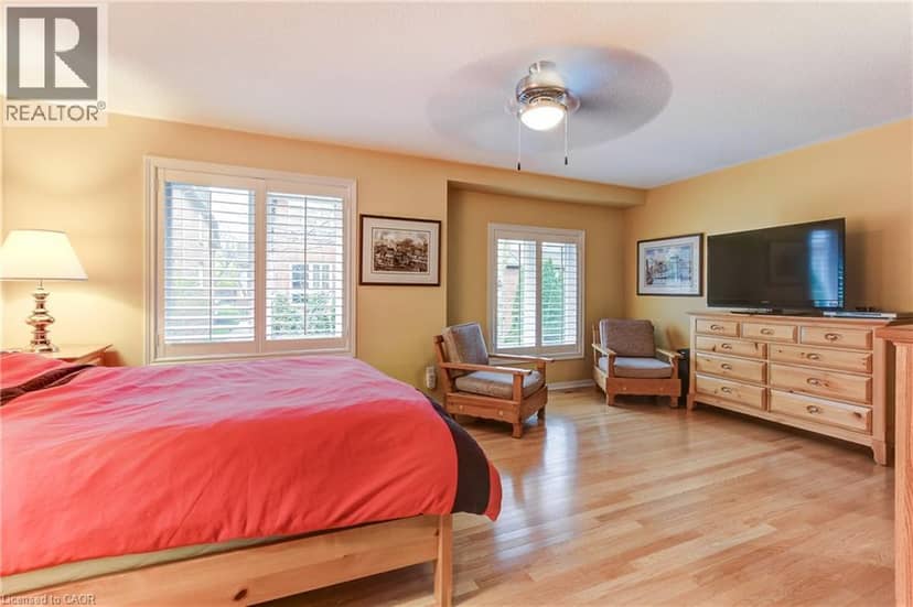 1084 W QUEEN Street W Unit# 8B — photo 21 of 36