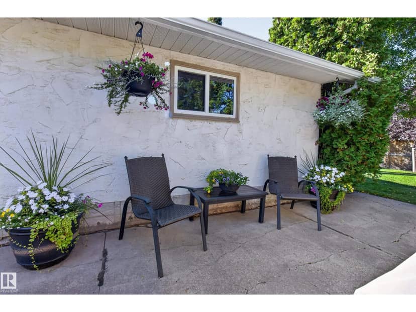 5304 50 ST — photo 34 of 40