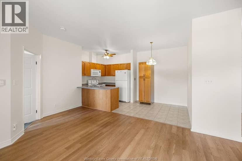 4500 YPRES AVENUE Unit# 314 — photo 4 of 23