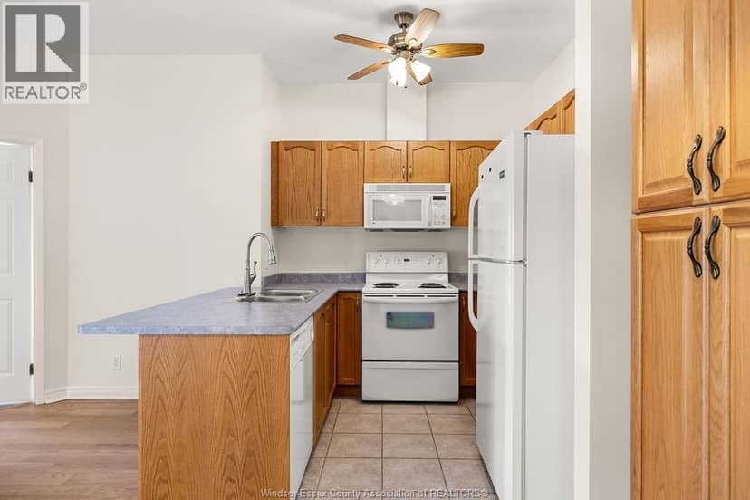 4500 YPRES AVENUE Unit# 314 — photo 7 of 23