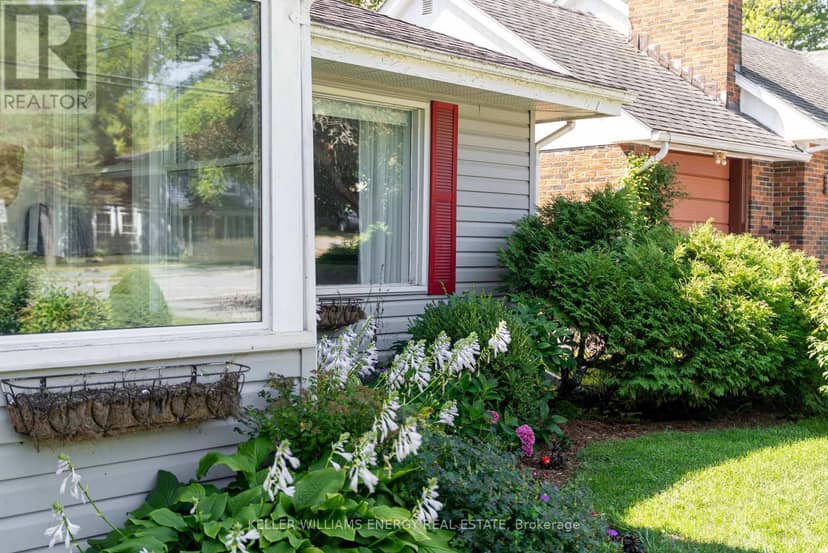 421 Bloomfield Main Street, Prince Edward County, photo 2