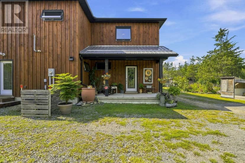 3646 County Road 8, Prince Edward County