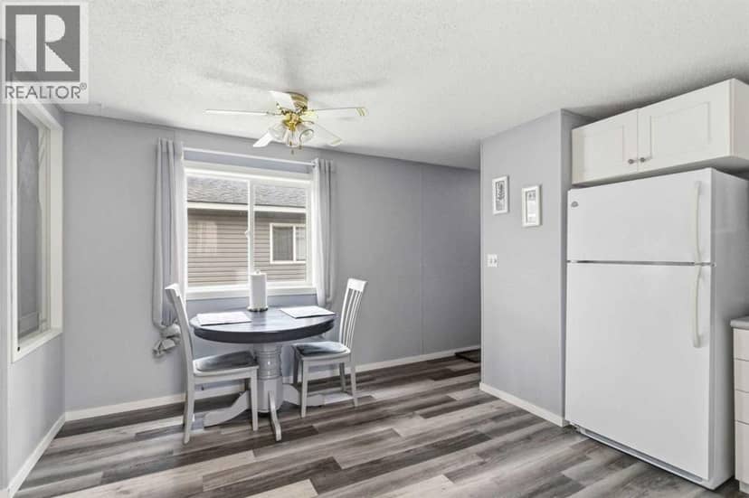 329 Greenwich Lane — photo 9 of 32