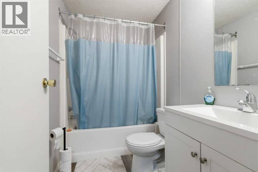329 Greenwich Lane — photo 18 of 32
