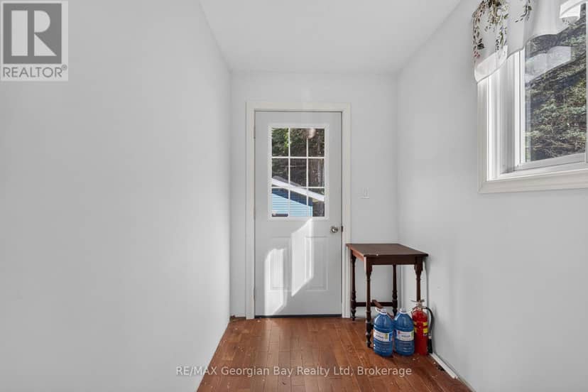 898 Yonge Street — photo 22 of 32