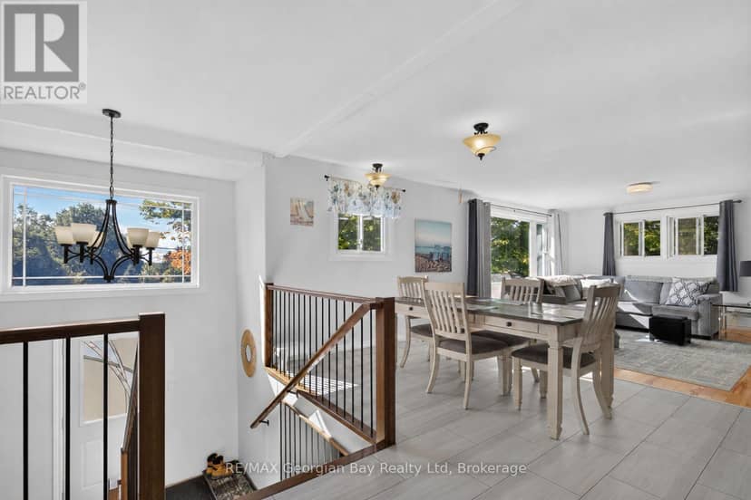 898 Yonge Street — photo 3 of 32