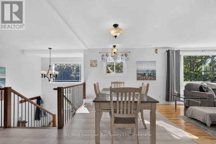 898 Yonge Street — photo 4 of 32