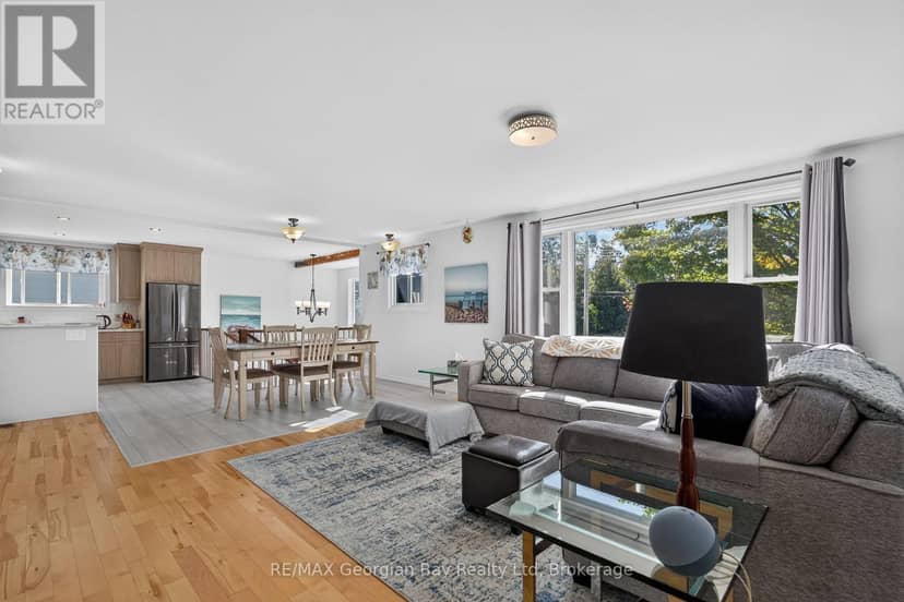 898 Yonge Street — photo 8 of 32