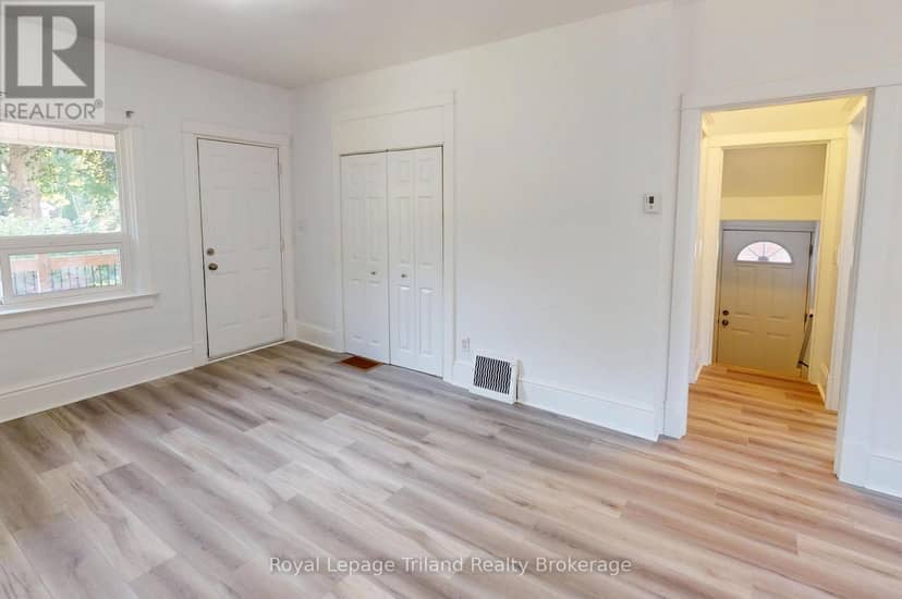 279 Vansittart Avenue — photo 2 of 22