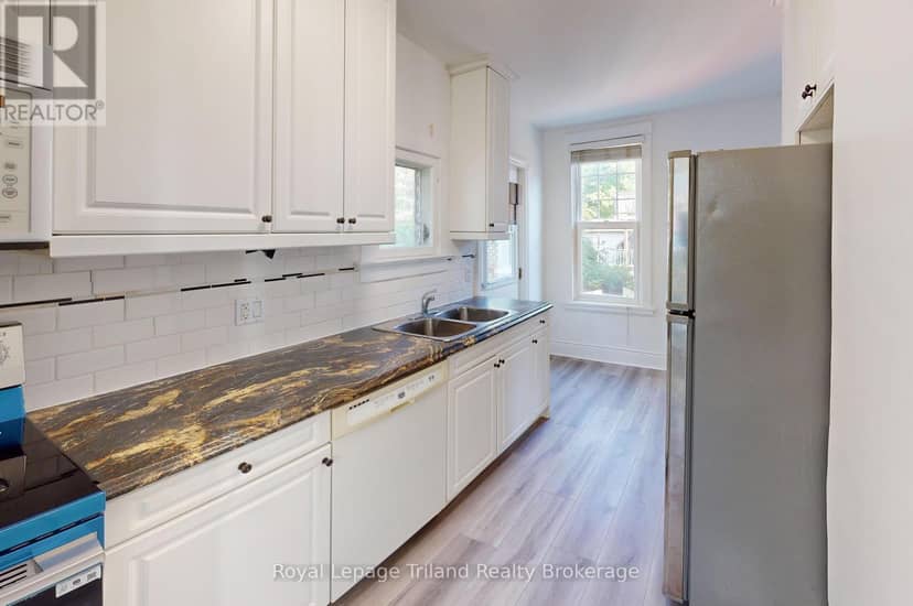 279 Vansittart Avenue — photo 9 of 22
