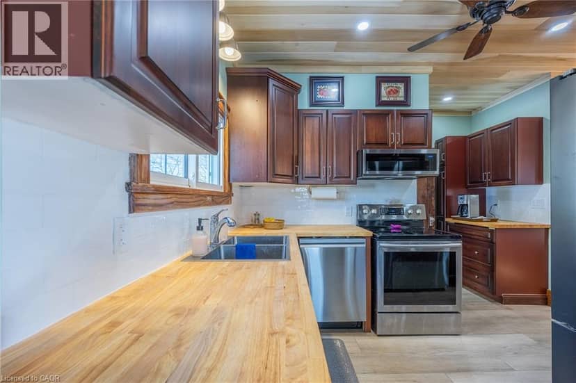 244 KENT Street S — photo 4 of 34