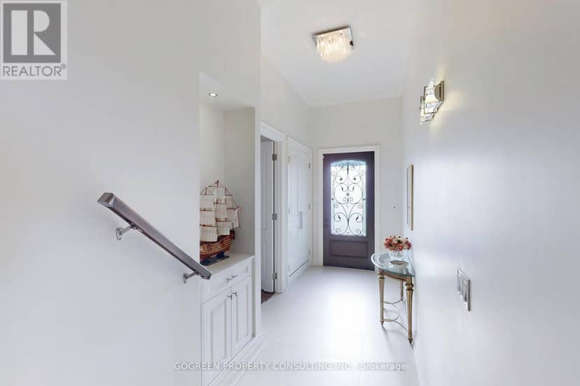 11 Elmview Avenue, Toronto, photo 2