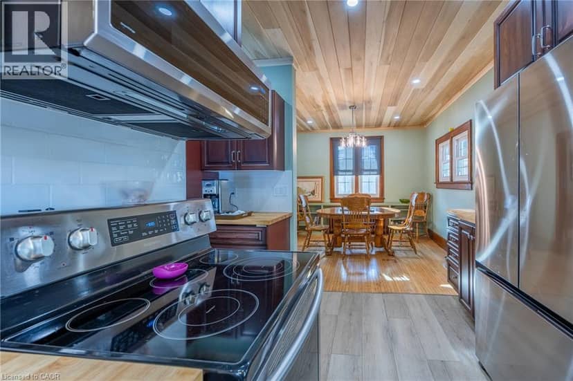 244 KENT Street S — photo 5 of 34