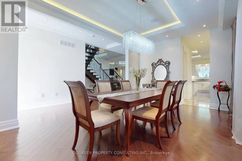 11 Elmview Avenue, Toronto, photo 8