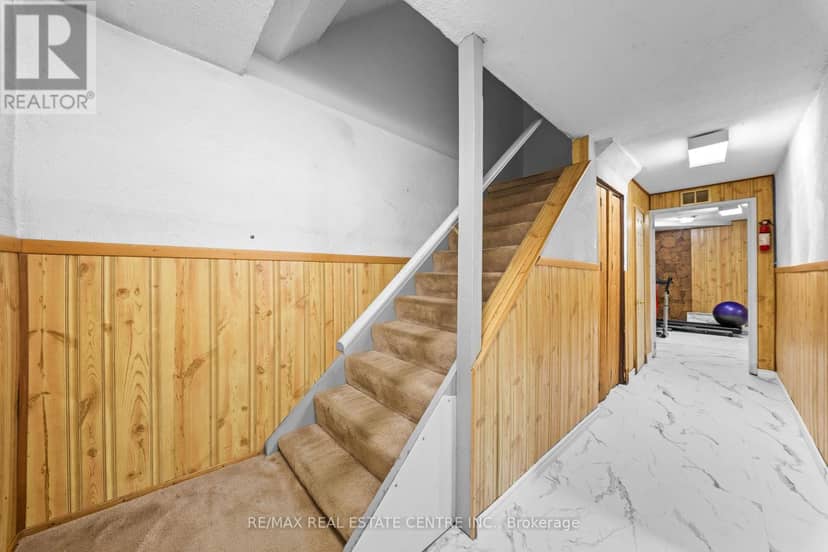 467 Hansen Road N — photo 21 of 33