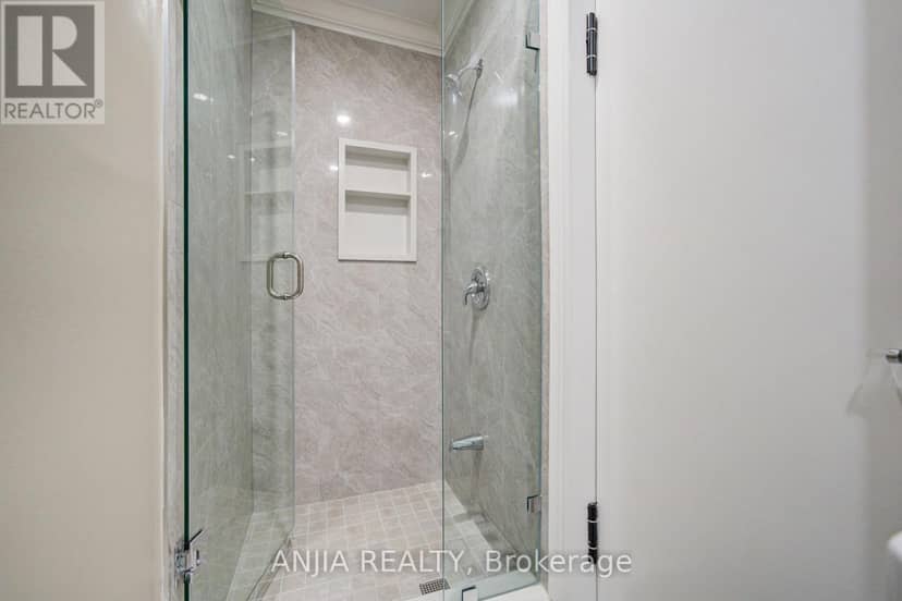 8 Calderbridge Crescent — photo 28 of 40