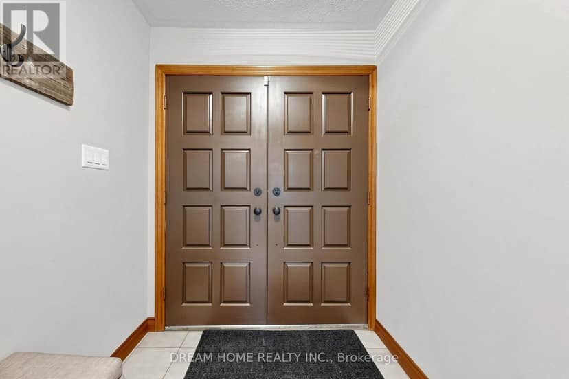 312 Valeria Boulevard — photo 3 of 40