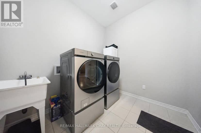 215 Breton Street — photo 15 of 40