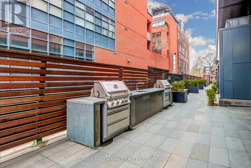 313 - 383 Sorauren Avenue — photo 26 of 30