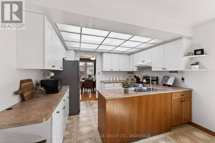 23 Old Oak Road — photo 11 of 40