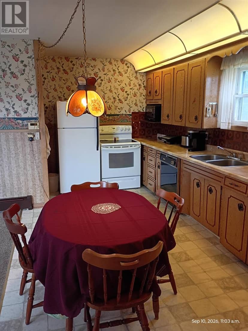 735 Drummond Road — photo 5 of 38
