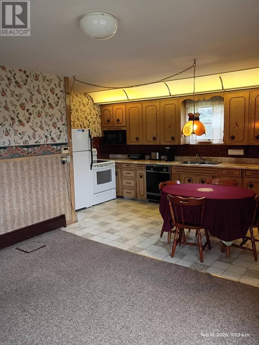 735 Drummond Road — photo 8 of 38