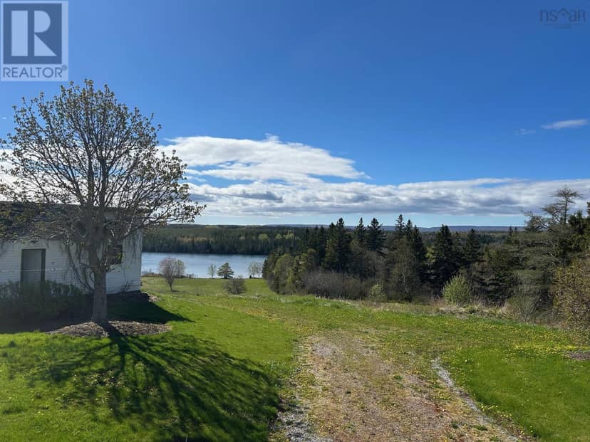 460 Red Point Road — photo 4 of 40