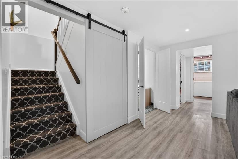 195 VICTORIA Avenue — photo 34 of 40