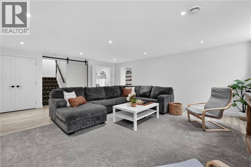 195 VICTORIA Avenue — photo 36 of 40