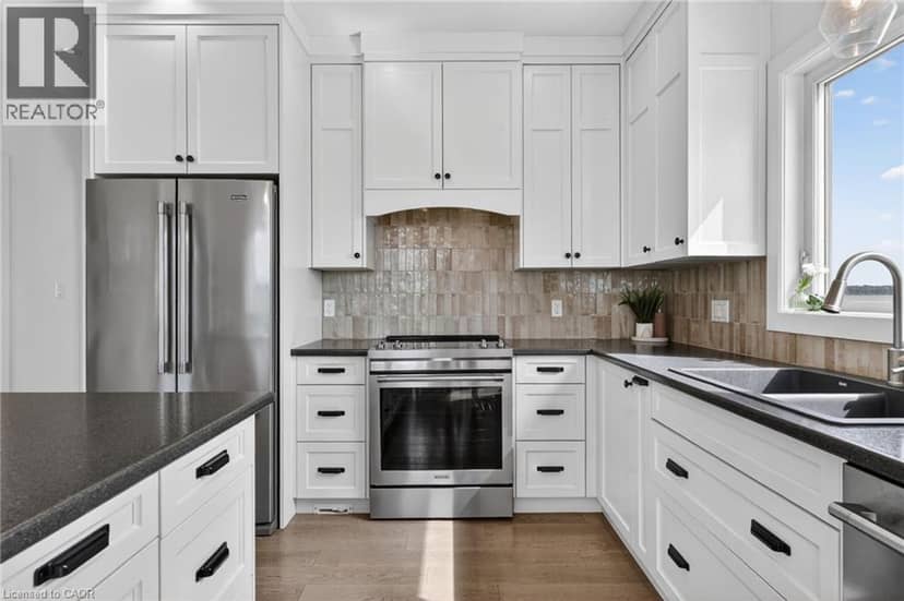 195 VICTORIA Avenue — photo 15 of 40