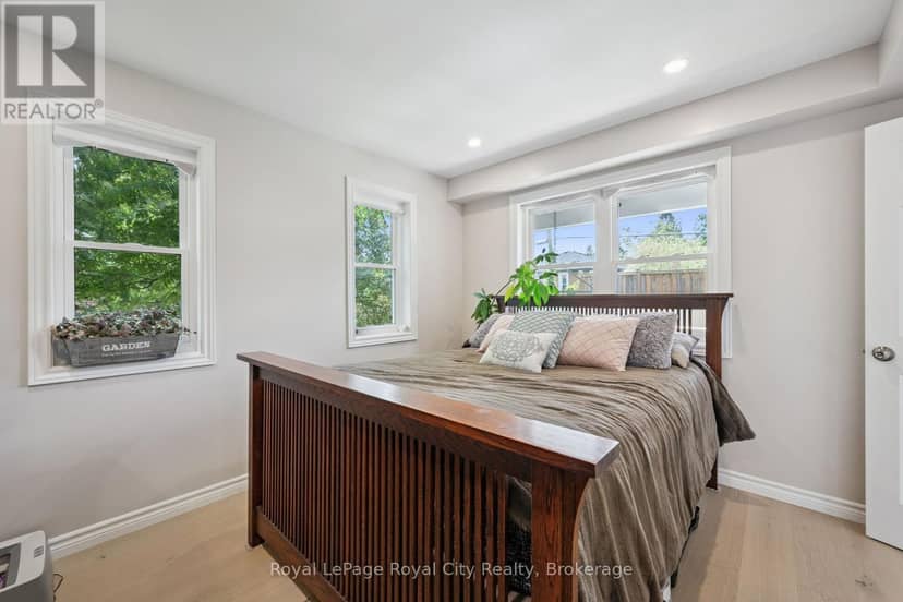 8 Rosewood Avenue — photo 16 of 40