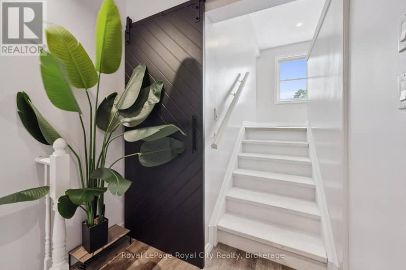 8 Rosewood Avenue — photo 20 of 40
