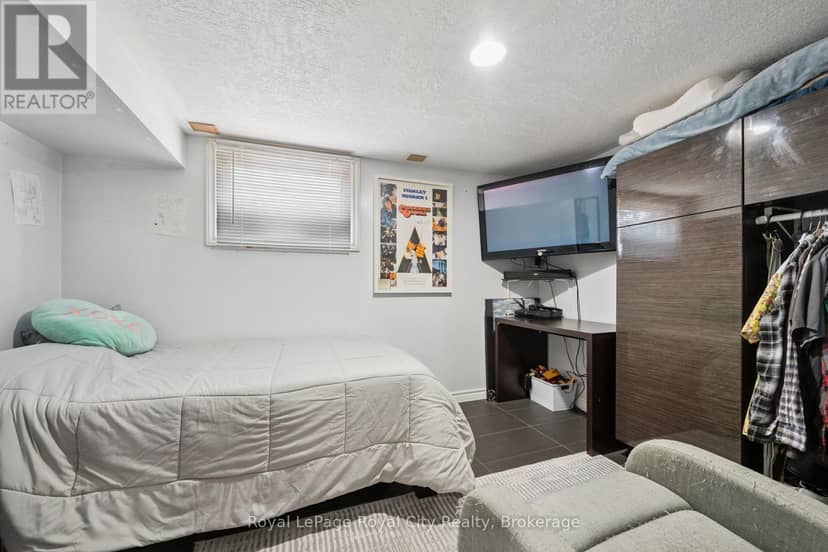 8 Rosewood Avenue — photo 35 of 40