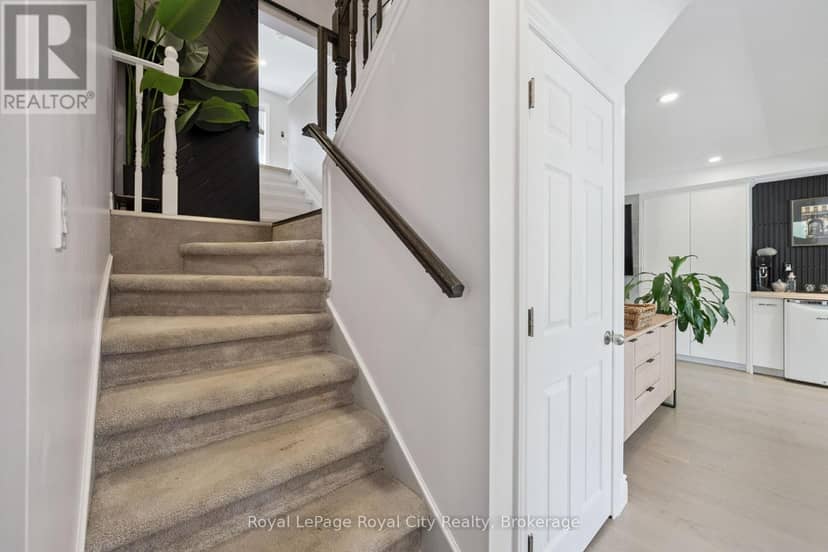 8 Rosewood Avenue — photo 19 of 40