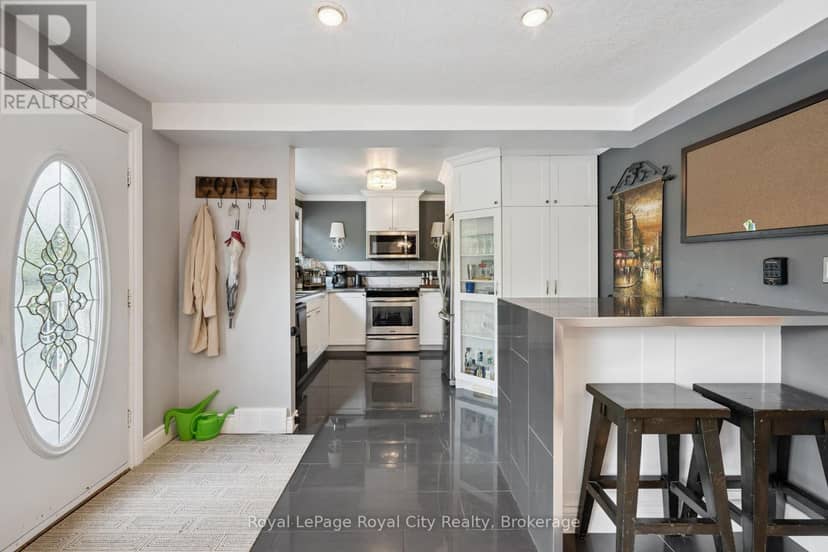 8 Rosewood Avenue — photo 7 of 40