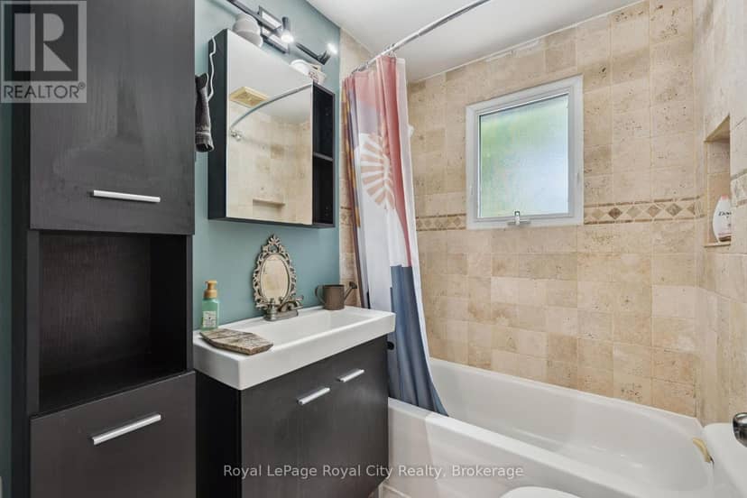 8 Rosewood Avenue — photo 18 of 40