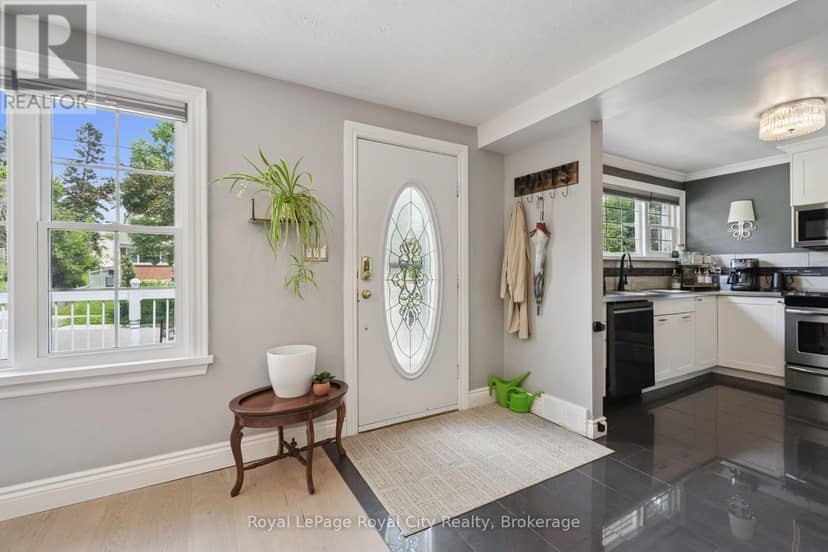8 Rosewood Avenue — photo 6 of 40